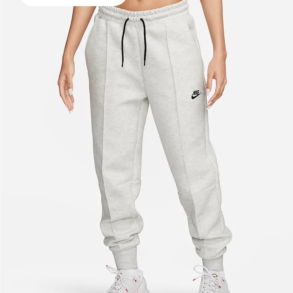 NWT Nike Sportswear Women's Gray Sweatpants